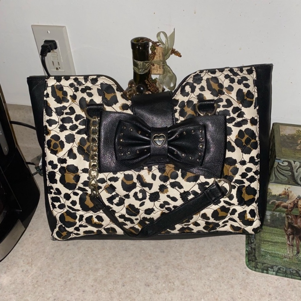 Gorgeous Betsey Johnson big bow bag